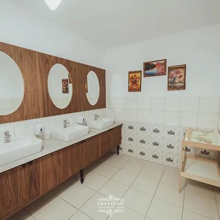 Hotel Ura E Gurit Vushtrri