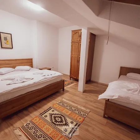 Ura E Gurit Hotel 3*